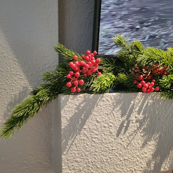 Garland - Picture 3 of 9